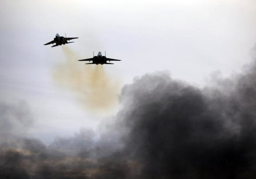 Israeli Air Force F15 planes fly during an aerial demonstration at a graduation ceremony for Israeli air force pilots at the Hatzerim air base in southern Israel, December 27, 2017. Photo By: AMIR COHEN/REUTERS Israeli Air Force F15 planes.