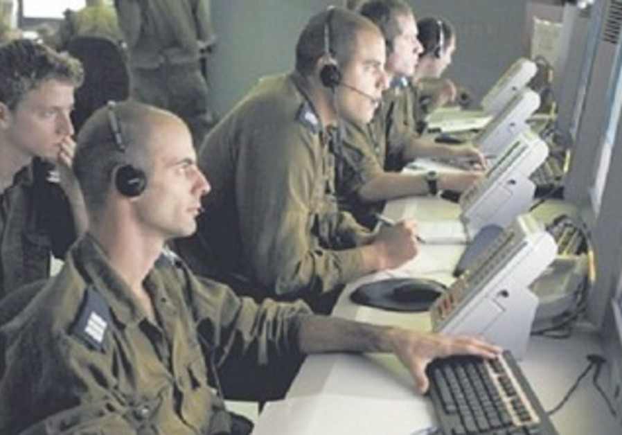 IDF soldiers engaged in cyber security 370 Photo By: yadlashiryon.com IDF soldiers engaged in cyber security