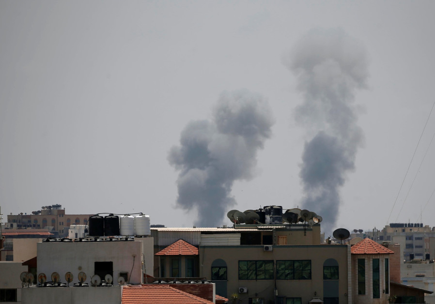 Smoke rises following an Israeli air strike in Gaza May 29, 2018 Photo By: SUHAIB SALEM / REUTERS Smoke rises following an Israeli air strike in Gaza May 29, 2018