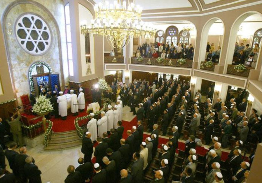 Turkish Jews join to blessing prayers of Mi Sheberah by Chief Rabbi Izhak Haleva at Neve Shalom synagogue in Istanbul Photo By: REUTERS/FATIH SARIBAS Is Turkey safe for Israelis and Jews?