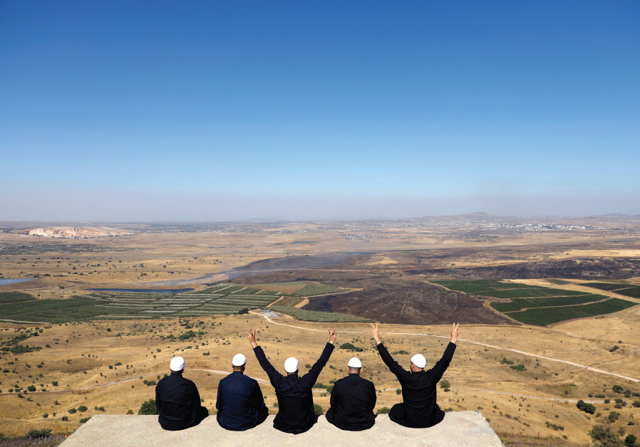 Israeli Druze watch the Syrian side of the Israel- Syria border on the Golan Heights on July 7, 2018 Photo By: RONEN ZVULUN/REUTERS Israeli Druze watch the Syrian side of the Israel- Syria border on the Golan Heights on July 7, 2018