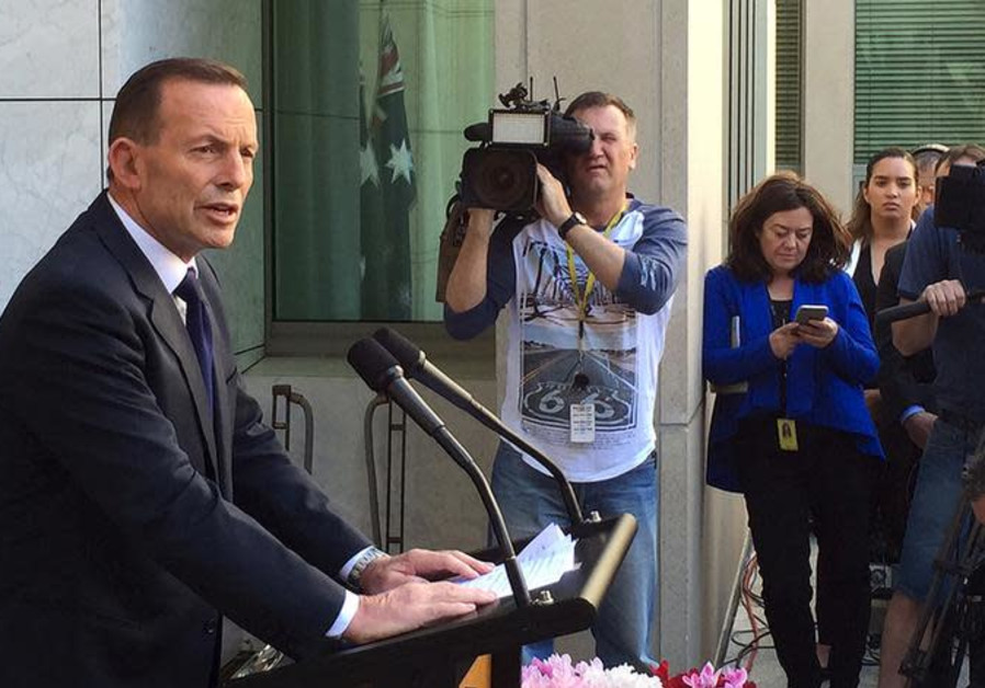 Former Australian Prime Minister Tony Abbott speaks to the media at Parliament House in Canberra, September 15, 2015. Photo By: REUTERS/MATT SIEGEL Former Australian Prime Minister Tony Abbott speaks to the media at Parliament House