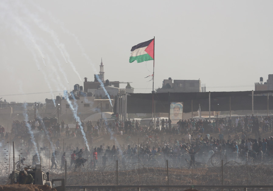 Protests near Khan Yunis on Gaza border June 8, 2018 Photo By: ANNA AHRONHEIM Protests near Khan Yunis on Gaza border June 8, 2018