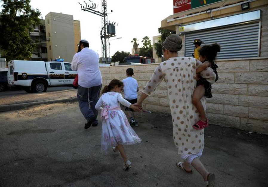 Israelis run for shelter as a siren sounds during a rocket attack at the southern city of Sderot July 14, 2018 Photo By: REUTERS/AMIR COHEN Israelis run for shelter as a siren sounds during a rocket attack at the southern city of Sderot Jul