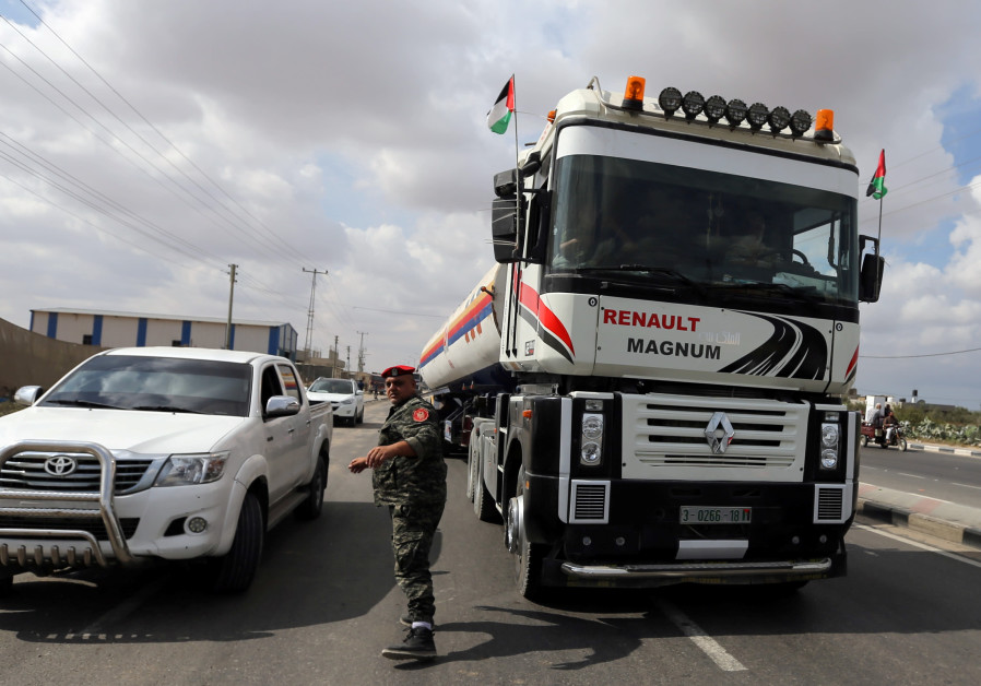 A fuel tanker bound for the Gaza power plant is seen in the central Gaza Strip October 9, 2018 Photo By: IBRAHEEM ABU MUSTAFA / REUTERS A fuel tanker bound for the Gaza power plant is seen in the central Gaza Strip October 9, 2018