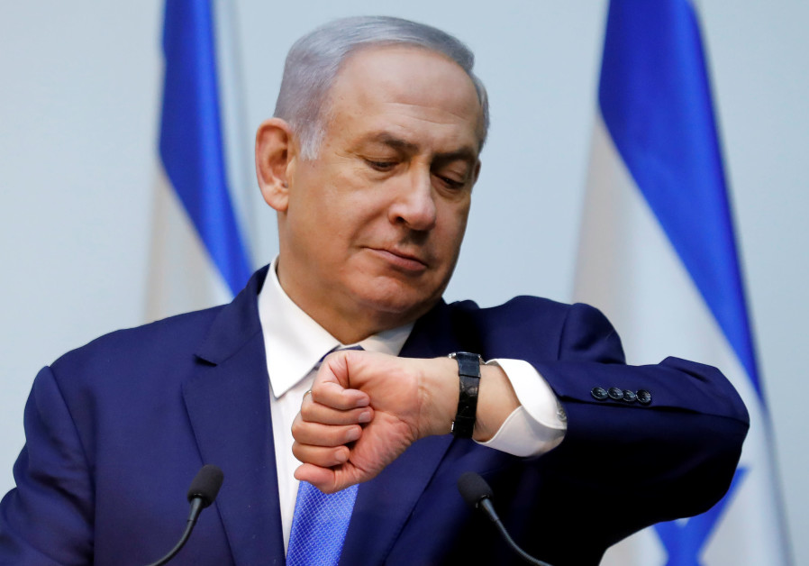Israeli Prime Minister Benjamin Netanyahu looks at his watch before delivering a statement at the Knesset, Israel's parliament, in Jerusalem December 19, 2018 Photo By: AMIR COHEN/REUTERS PM: Election campaign would be worst time for US to release peace plan