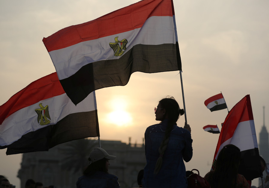 Supporters of Egyptian President Abdel Fattah al-Sisi in Tahrir square after presidential election results in Cairo, Egypt April 2, 2018. Photo By: MOHAMED ABD EL GHANY/ REUTERS Supporters of Egyptian President Abdel Fattah al-Sisi in Tahrir square after presidential election r