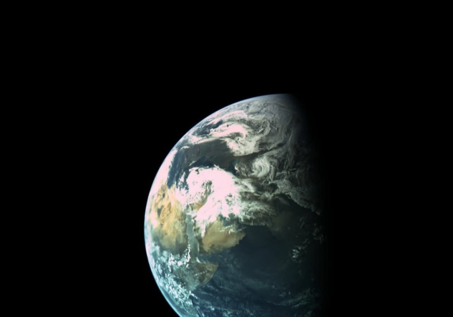 Beresheet spacecraft releases striking photo as it heads toward moon Photo By: SPACEIL Beresheet spacecraft releases striking photo as it heads toward moon