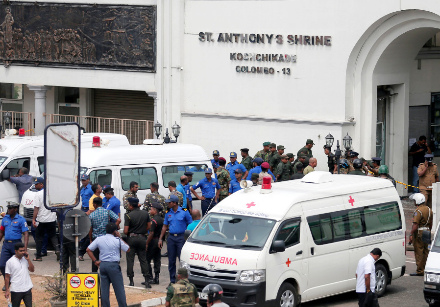 Sri Lankan military officials stand guard in front of the St. Anthony's Shrine, Kochchikade church after an explosion in Colombo, Sri Lanka April 21, 2019 Photo By: REUTERS/DINUKA LIYANAWATTE Sri Lankan military officials stand guard in front of the St. Anthony's Shrine, Kochchikade church a