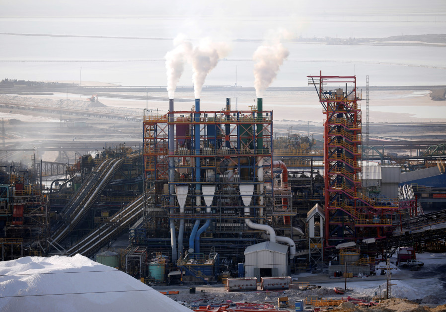 A general view shows Dead Sea Works factory at the Dead Sea Photo By: REUTERS Government report: 28% increase in cancer-linked air pollution in 2018