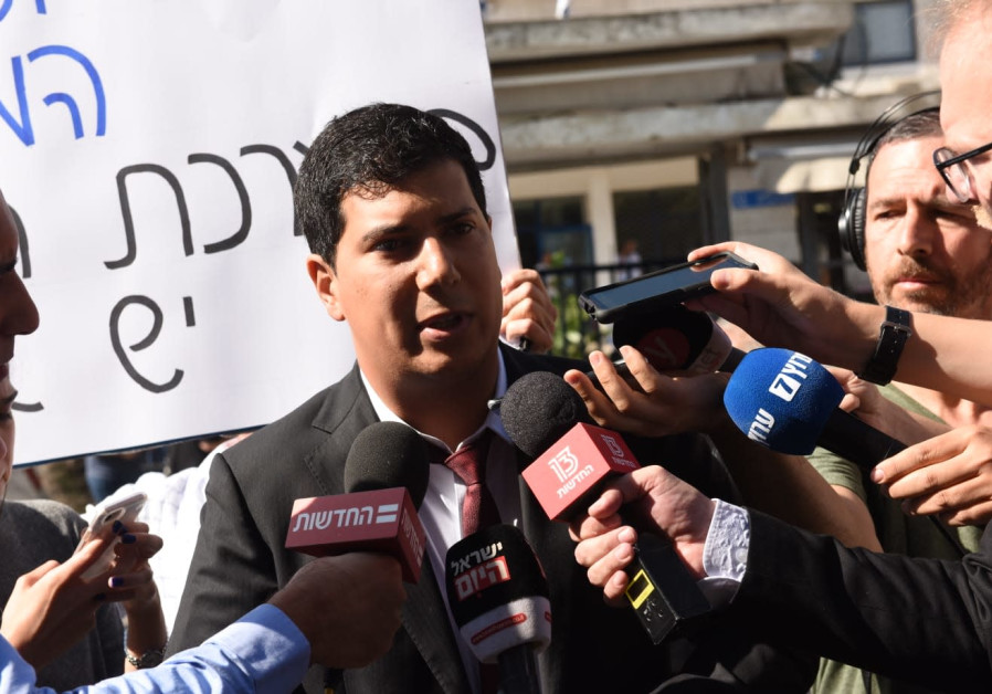 Benjamin Netanyahu's lawyer Amit Hadad speaks to the press at day one of the PM's pre-indictment hearing, October 2 2019 Photo By: KFIR SIVAN Benjamin Netanyahu's lawyer Amit Hadad speaks to the press at day one of the PM's pre-indictment hea