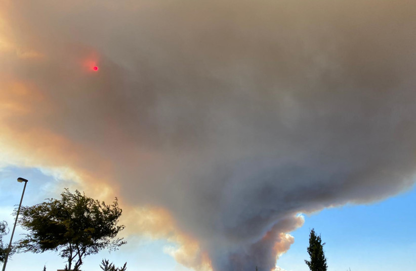 A view of the Beit Meir fire from Gilo (credit: SETH J. FRANTZMAN) A view of the Beit Meir fire from Gilo (credit: SETH J. FRANTZMAN)