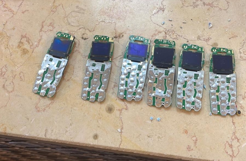 Cell phones seized by Border Police after an attempt by the PIJ to smuggle them into an Israeli prison. (credit: ISRAEL POLICE) Cell phones seized by Border Police after an attempt by the PIJ to smuggle them into an Israeli prison. (credit: ISRAEL POLICE)