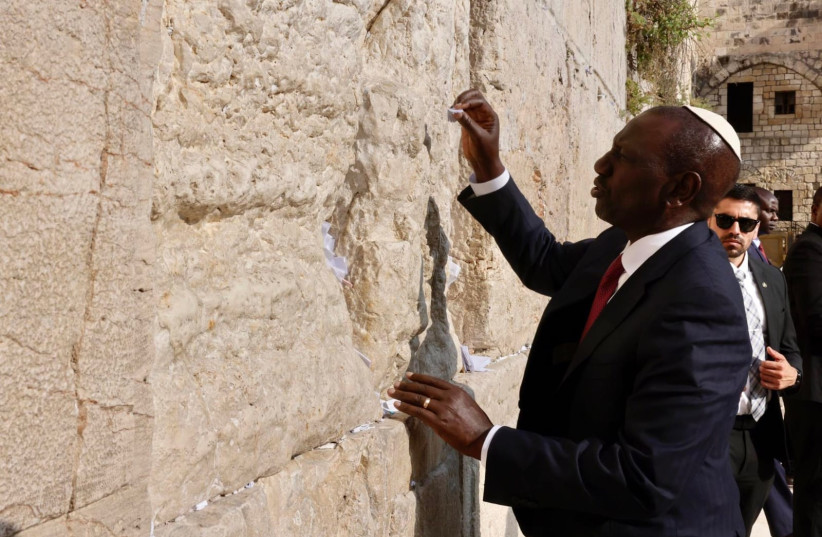 Kenyan President William Ruto prayed at the Western Wall, 9 May 2023 (credit: MARC ISRAEL SELLEM) Kenyan President William Ruto prayed at the Western Wall, 9 May 2023 (credit: MARC ISRAEL SELLEM)