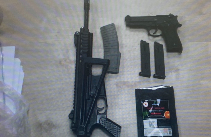 Weapons seized by police at scene of domestic violence incident near Jerusalem, May 22, 2023 (credit: ISRAEL POLICE) Weapons seized by police at scene of domestic violence incident near Jerusalem, May 22, 2023 (credit: ISRAEL POLICE)