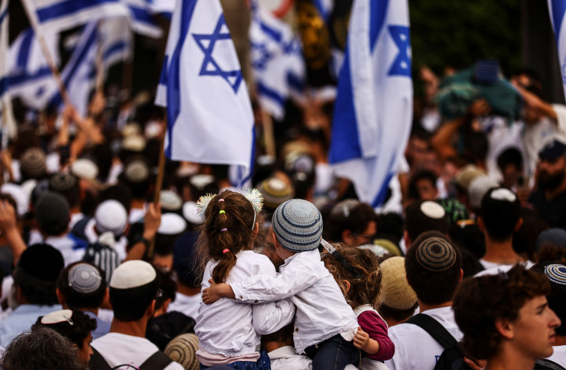 Israelis gather by Damascus gate to Jerusalem's Old city as they mark Jerusalem Day, in Jerusalem May 18, 2023. (credit: RONEN ZVULUN/REUTERS) Israelis gather by Damascus gate to Jerusalem's Old city as they mark Jerusalem Day, in Jerusalem May 18, 2023. (credit: RONEN ZVULUN/REUTERS)