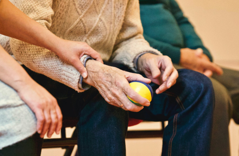 How can you best care for a person with dementia? (credit: PEXELS) How can you best care for a person with dementia? (credit: PEXELS)