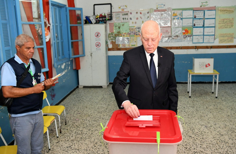 Tunisia's President Kais Saied casts his ballot at a polling station, during a referendum on a new constitution, in Tunis, Tunisia July 25, 2022. (credit: TUNISIAN PRESIDENT/HANDOUT VIA REUTERS) Tunisia's President Kais Saied casts his ballot at a polling station, during a referendum on a new constitution, in Tunis, Tunisia July 25, 2022. (credit: TUNISIAN PRESIDENT/HANDOUT VIA REUTERS)
