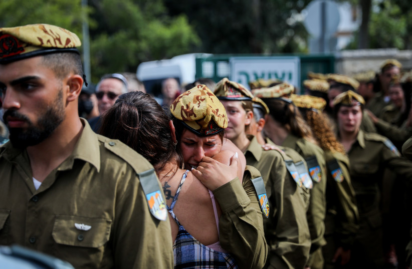 Family and friends attend the funeral of Sgt. Lia Ben Nun who was murdered on the Egyptian border yesterday, at the Military cemetery in Rishon Lezion, June 4, 2023. (credit: FLASH90) Family and friends attend the funeral of Sgt. Lia Ben Nun who was murdered on the Egyptian border yesterday, at the Military cemetery in Rishon Lezion, June 4, 2023. (credit: FLASH90)