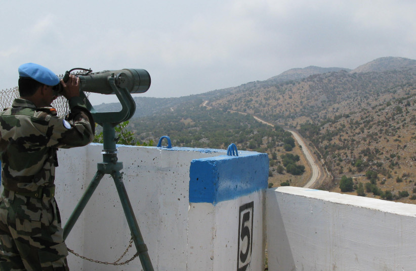A UN peacekeeper uses binoculars to monitor the Shebaa Farms area, wedged between Lebanon and the Golan Heights August 23, 2008. (credit: Alistair Lyon/Reuters) A UN peacekeeper uses binoculars to monitor the Shebaa Farms area, wedged between Lebanon and the Golan Heights August 23, 2008. (credit: Alistair Lyon/Reuters)