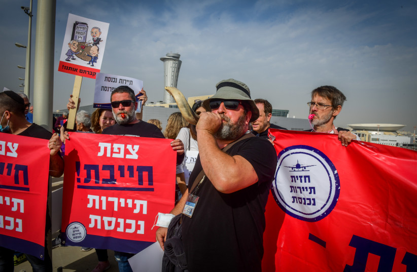 Independent business owners and workers from the tourism sector protest, calling for financial support from the Israeli government, outside the Ben Gurion International Airport, on December 13, 2021 (credit: AVSHALOM SASSONI/FLASH90) Independent business owners and workers from the tourism sector protest, calling for financial support from the Israeli government, outside the Ben Gurion International Airport, on December 13, 2021 (credit: AVSHALOM SASSONI/FLASH90)