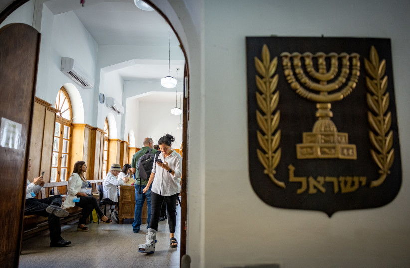 A voting station for the head of the Israeli Bar Association, at the Magistrate's Court in Jerusalem, June 20, 2023 (credit: YONATAN SINDEL/FLASH90) A voting station for the head of the Israeli Bar Association, at the Magistrate's Court in Jerusalem, June 20, 2023 (credit: YONATAN SINDEL/FLASH90)
