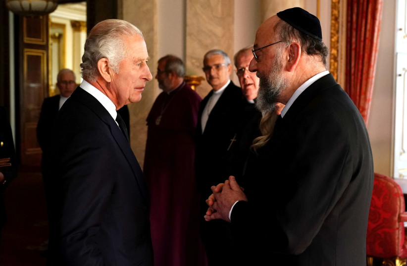 King Charles III speaks to Chief Rabbi Ephraim Mirvis as he meets with faith leaders during a reception at Buckingham Palace, London. September 16, 2022. (credit: AARON CHOWN/POOL/REUTERS) King Charles III speaks to Chief Rabbi Ephraim Mirvis as he meets with faith leaders during a reception at Buckingham Palace, London. September 16, 2022. (credit: AARON CHOWN/POOL/REUTERS)