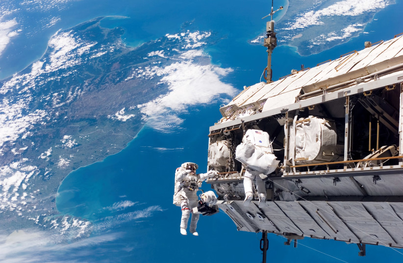Assembly of the International Space Station (credit: WIKIMEDIA) Assembly of the International Space Station (credit: WIKIMEDIA)