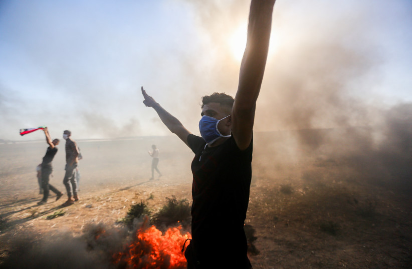 Palestinian demonstrators clash with Israeli soldiers at the Israel-Gaza border fence, east of Gaza City September 15, 2023 (credit: ATIA MOHAMMED/FLASH90) Palestinian demonstrators clash with Israeli soldiers at the Israel-Gaza border fence, east of Gaza City September 15, 2023 (credit: ATIA MOHAMMED/FLASH90)