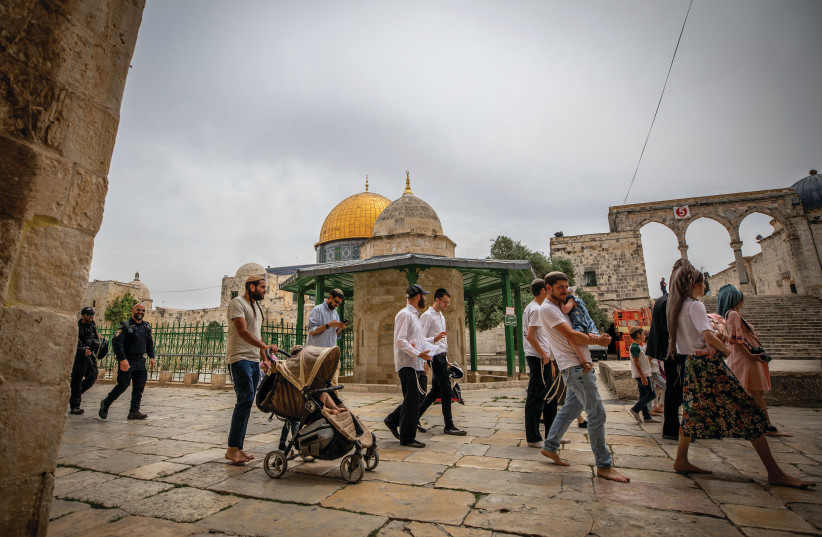 JEWS VISIT the Temple Mount, earlier this year. (credit: JAMAL AWAD/FLASH90) JEWS VISIT the Temple Mount, earlier this year. (credit: JAMAL AWAD/FLASH90)