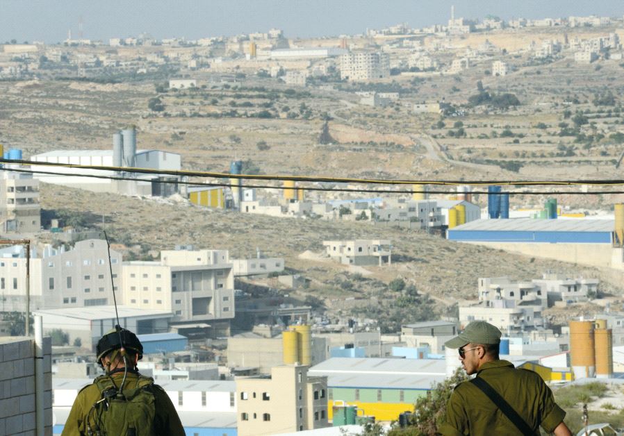 Soldiers overlook the Hebron region in 2014 (credit: KOBI GIDEON/GPO) Soldiers overlook the Hebron region in 2014 (credit: KOBI GIDEON/GPO)