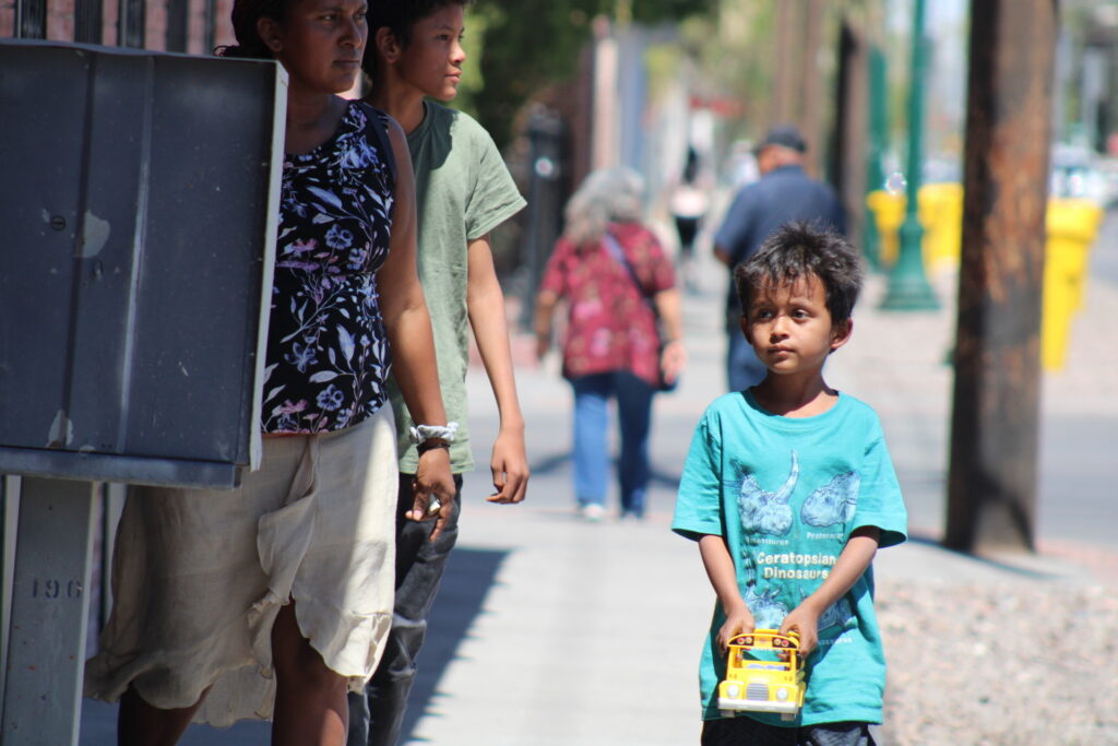 Julieta and two of her children on streets of El Paso (Randy Clark/Breitbart Texas)